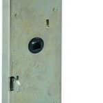 Serratura per porta basculante con chiave tipo Yale